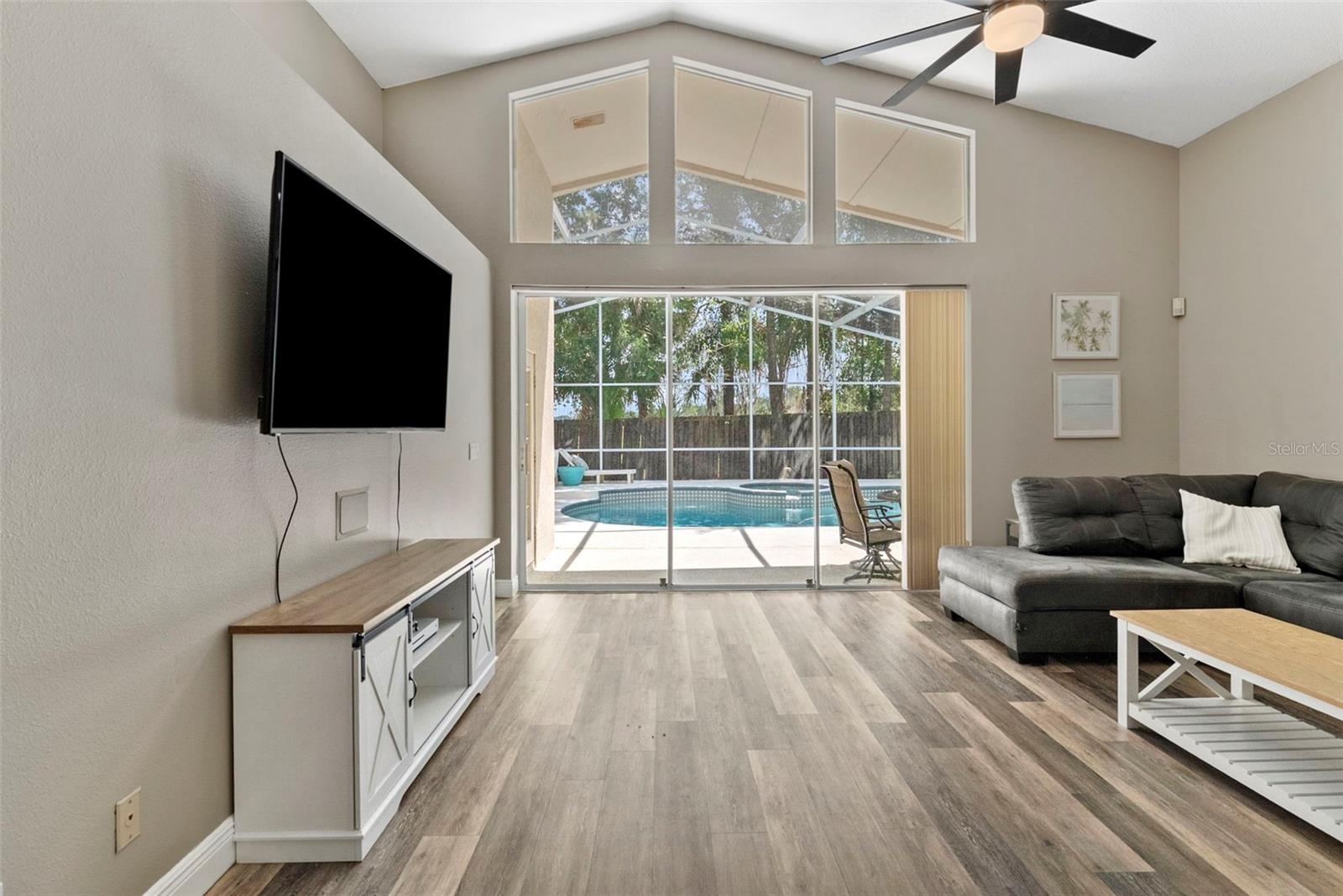 Image 15 of 52 For 18017 Palm Breeze Drive