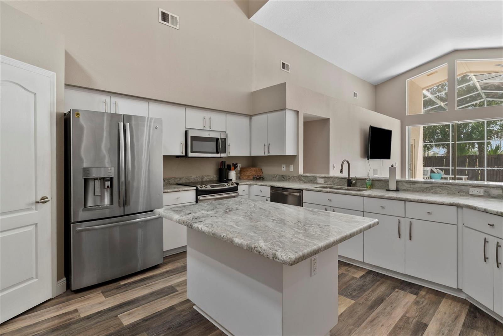 Image 17 of 52 For 18017 Palm Breeze Drive