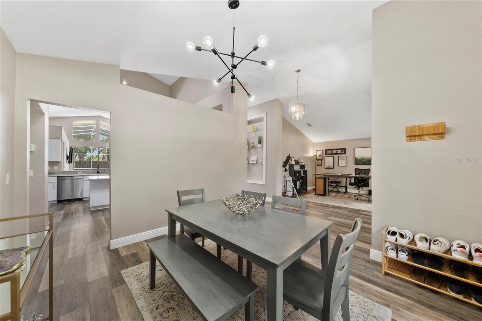 Image 28 of 52 For 18017 Palm Breeze Drive
