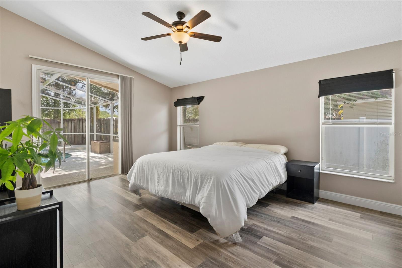 Image 29 of 52 For 18017 Palm Breeze Drive
