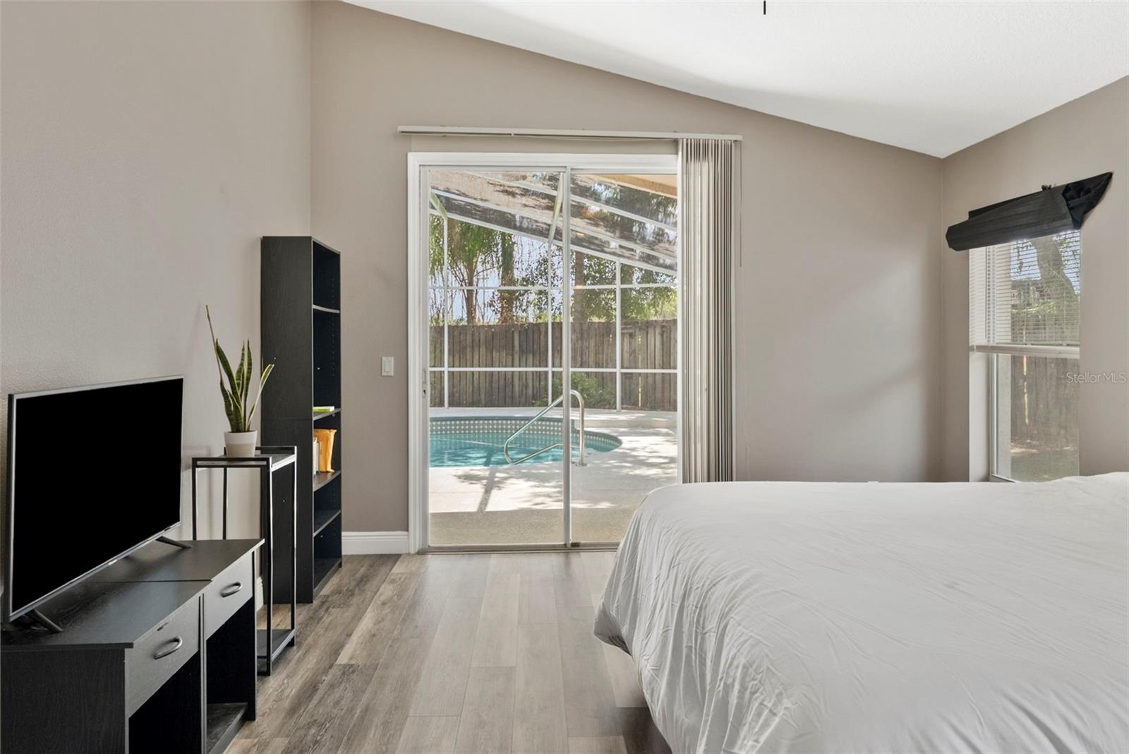Image 30 of 52 For 18017 Palm Breeze Drive