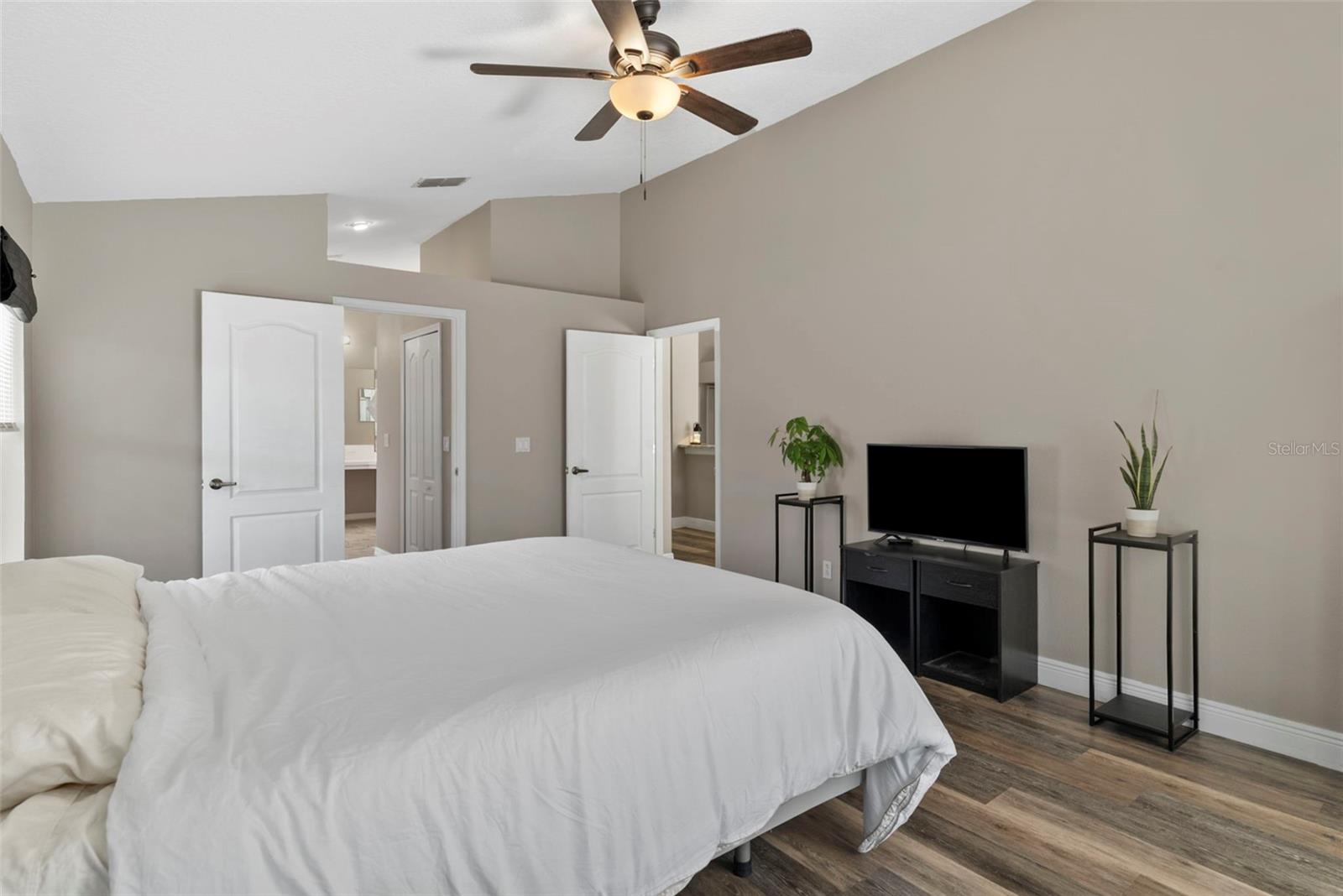 Image 31 of 52 For 18017 Palm Breeze Drive