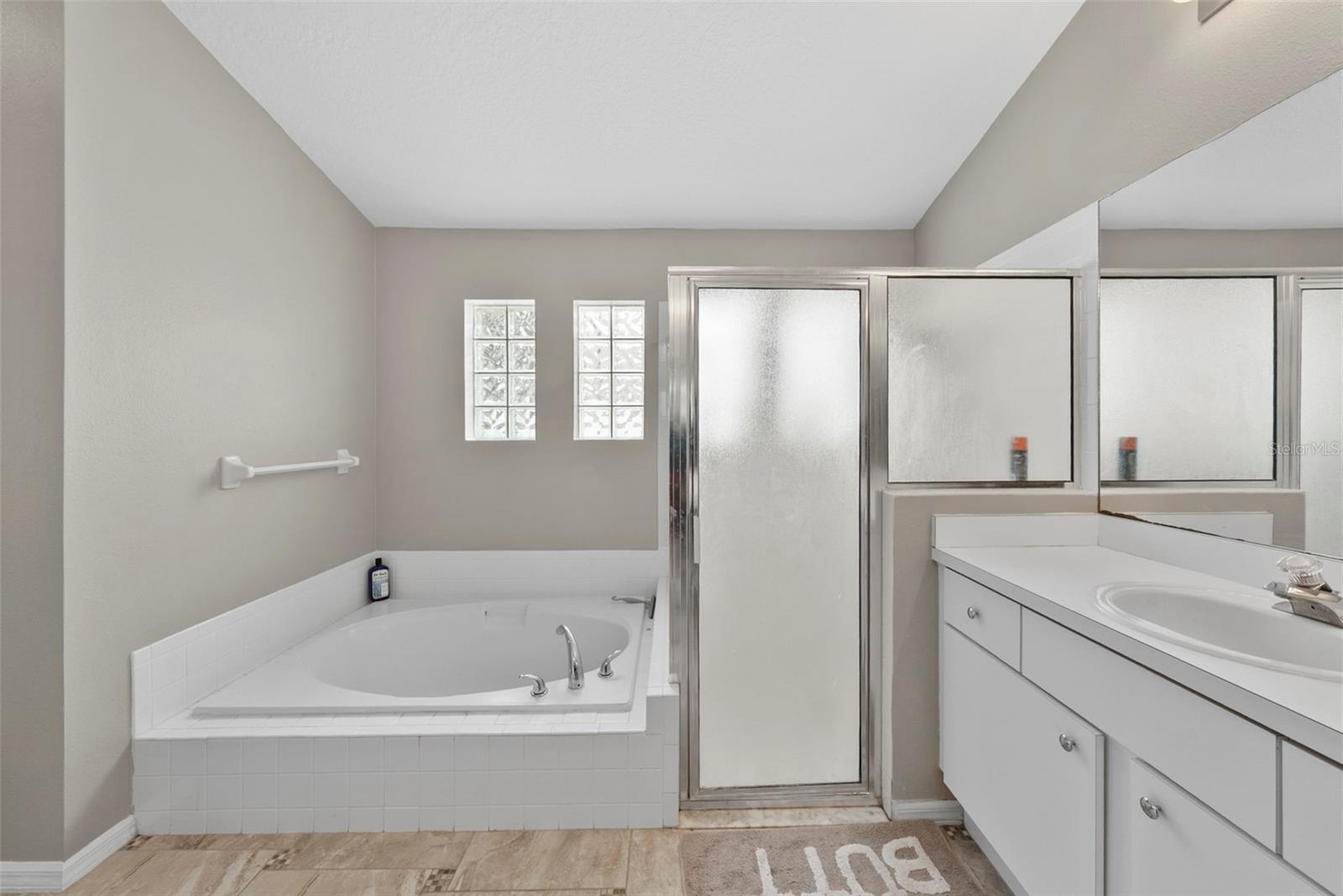 Image 34 of 52 For 18017 Palm Breeze Drive