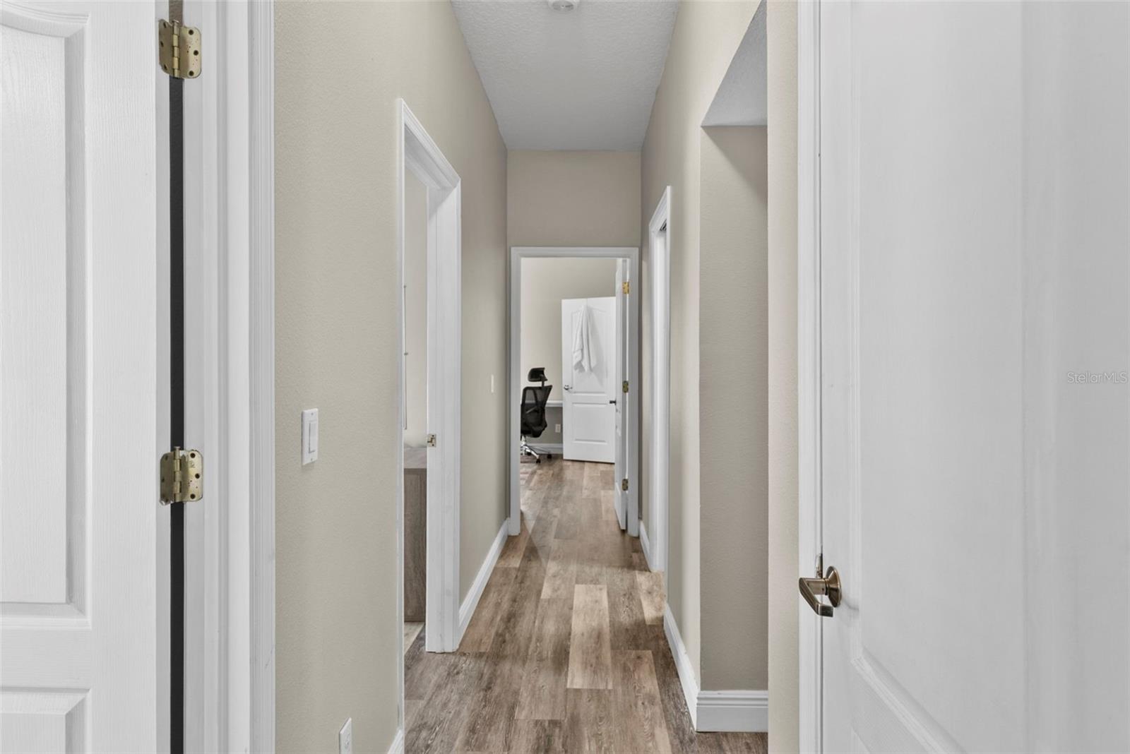 Image 36 of 52 For 18017 Palm Breeze Drive