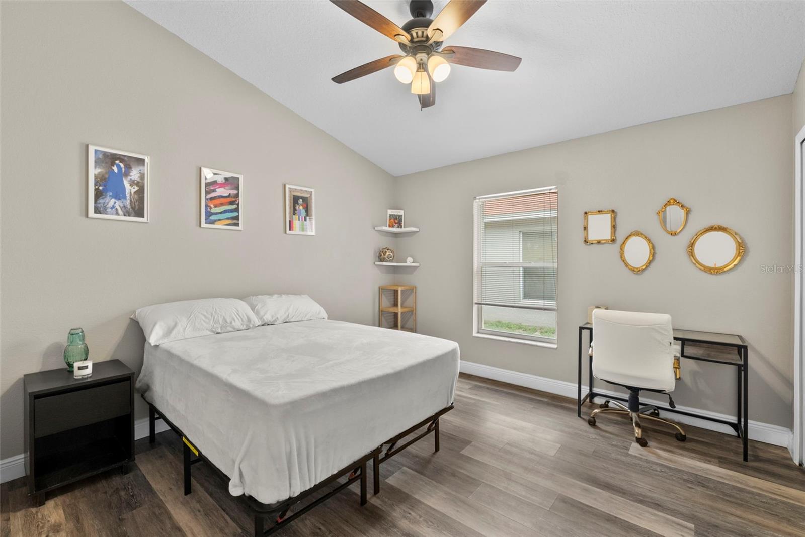 Image 37 of 52 For 18017 Palm Breeze Drive