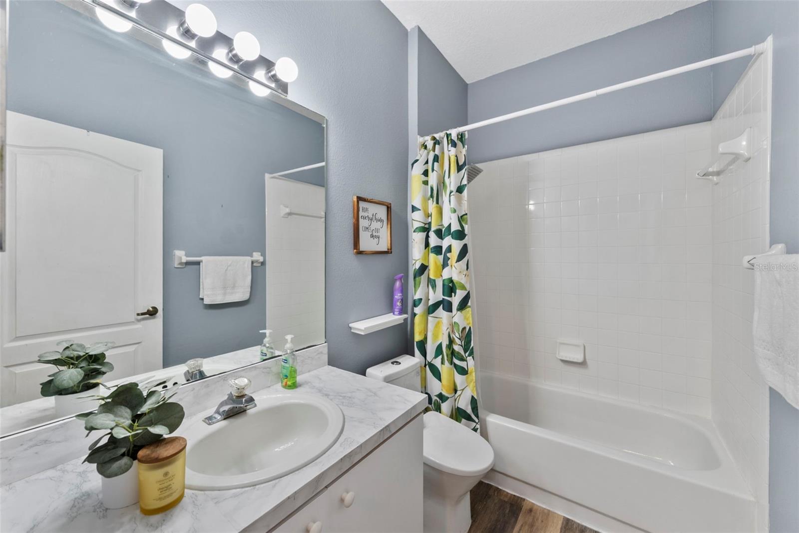 Image 39 of 52 For 18017 Palm Breeze Drive