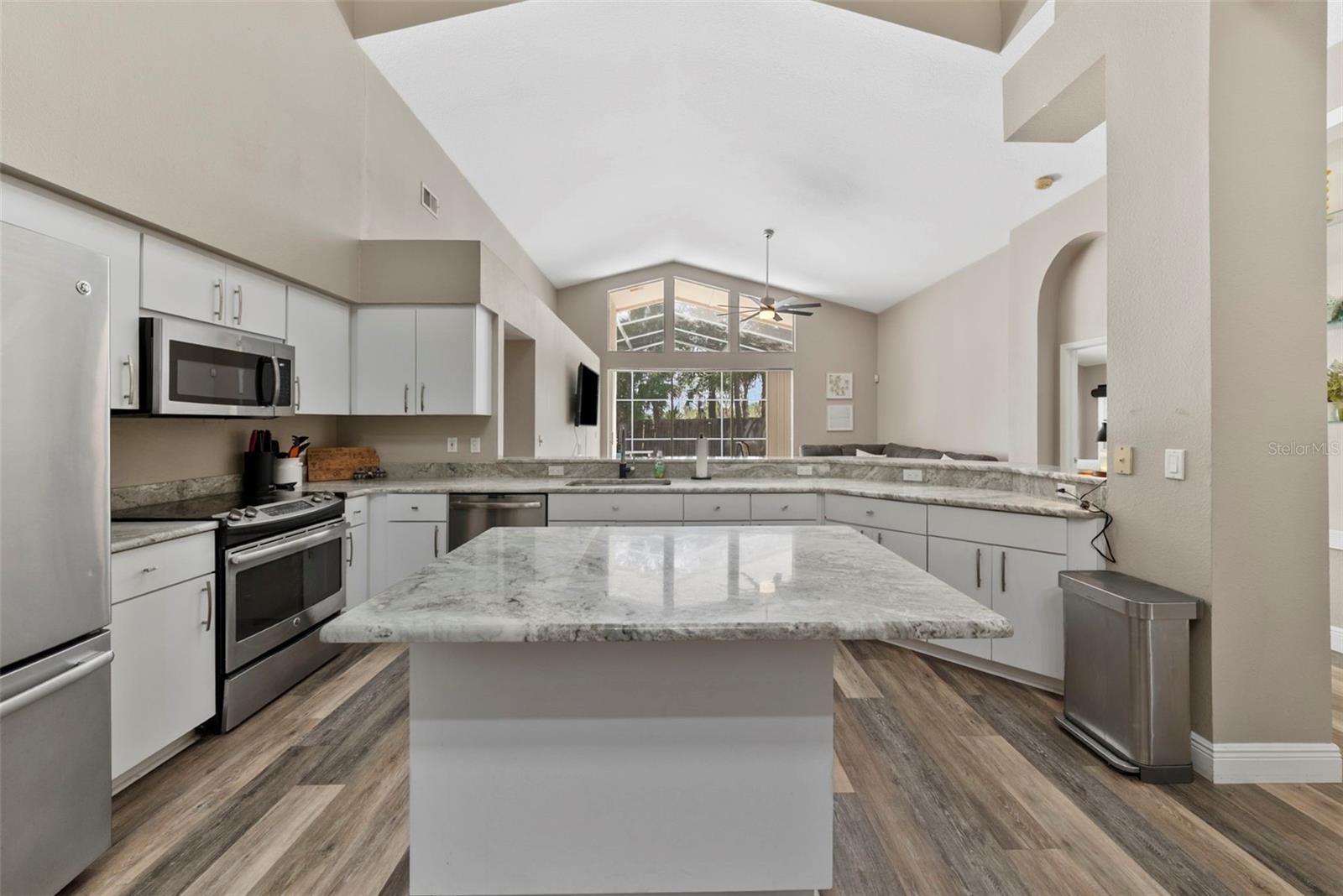 Image 4 of 52 For 18017 Palm Breeze Drive