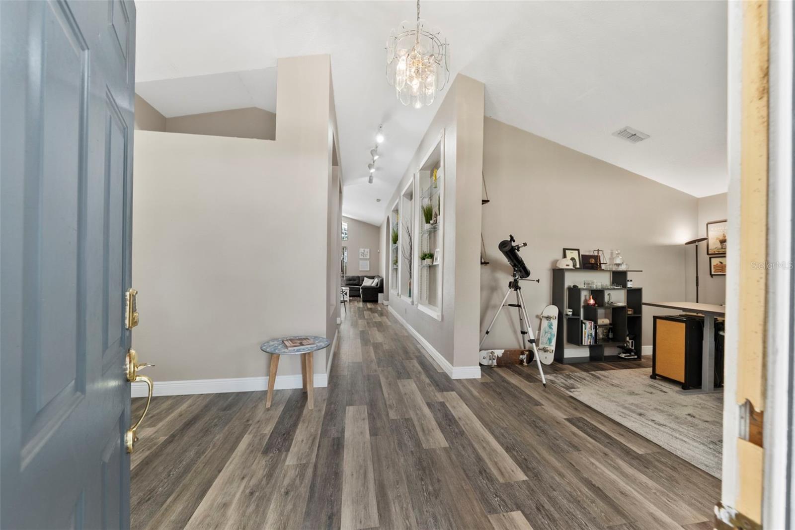 Image 6 of 52 For 18017 Palm Breeze Drive