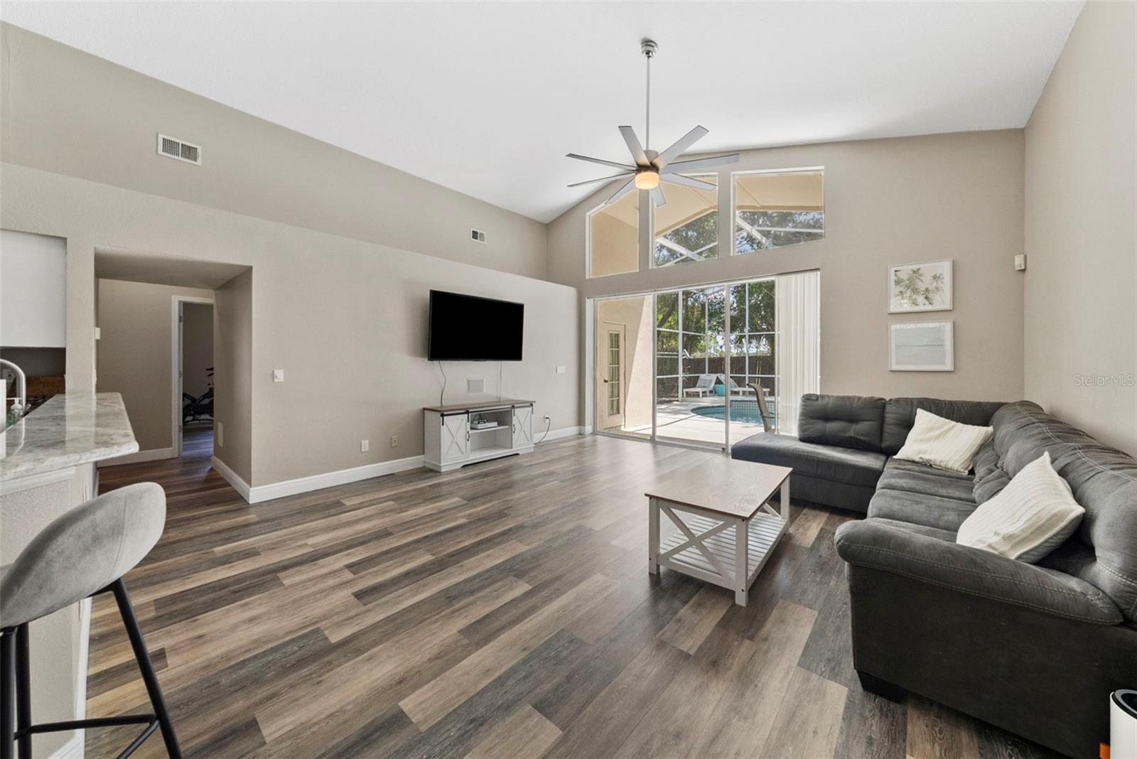 Image 8 of 52 For 18017 Palm Breeze Drive