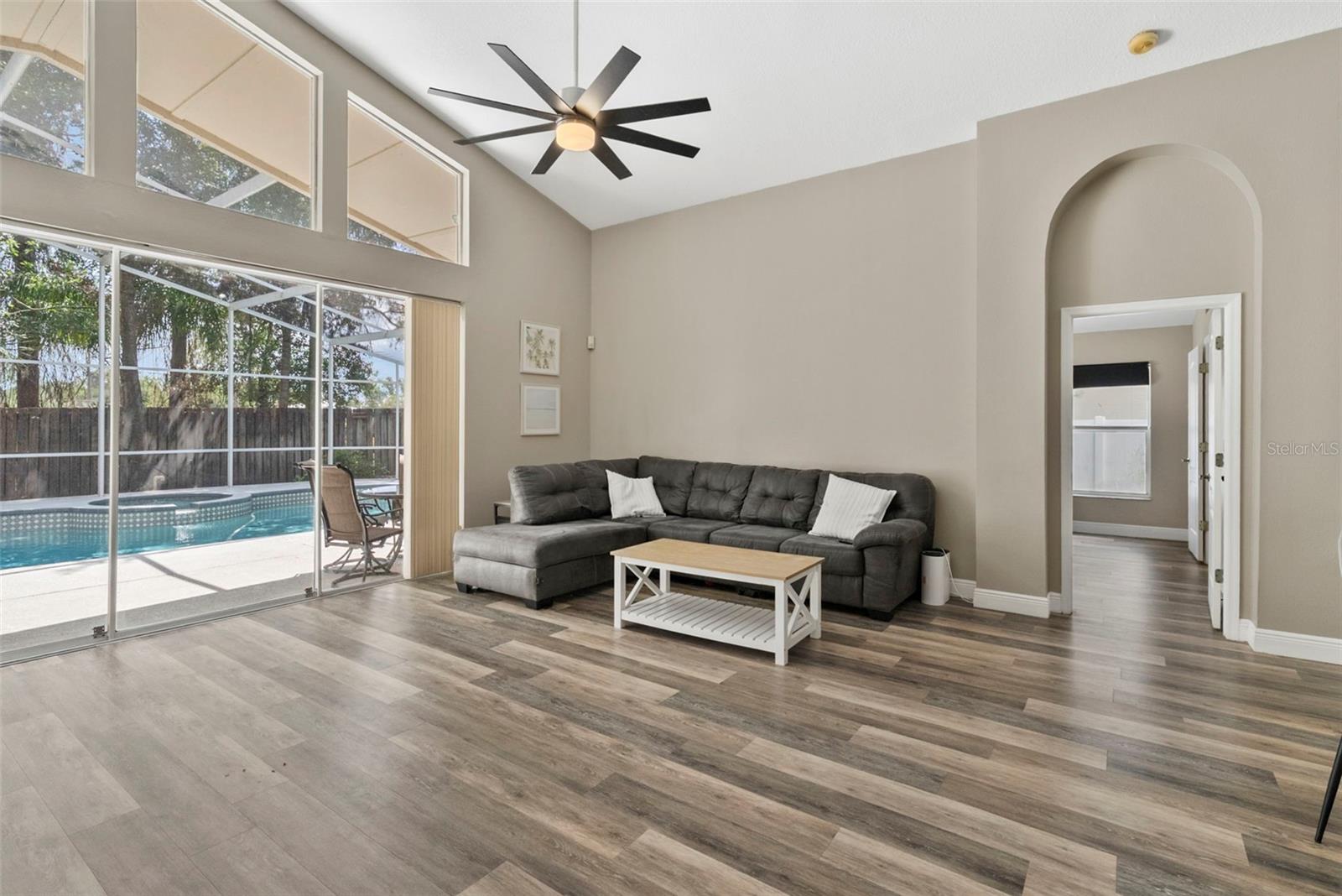 Image 9 of 52 For 18017 Palm Breeze Drive