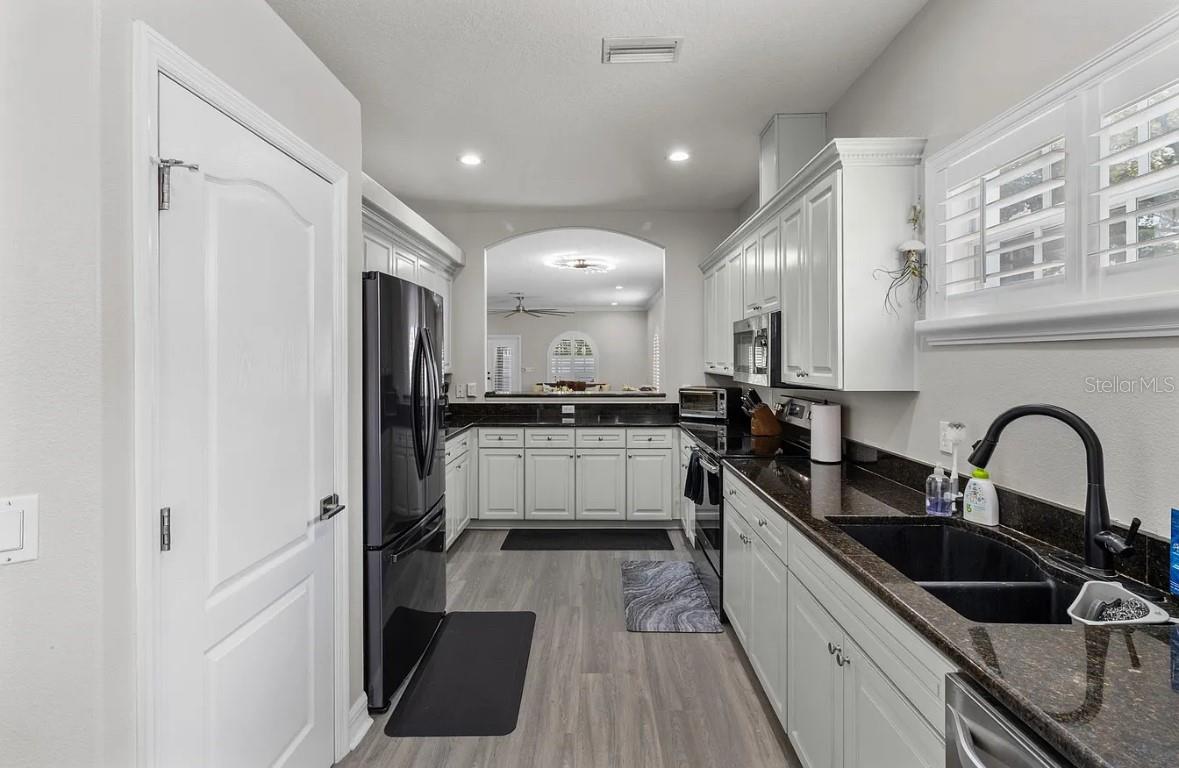 Image 10 of 60 For 202 Audubon Avenue 2