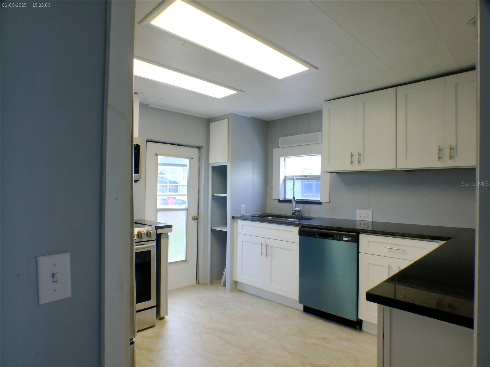 Image 17 of 25 For 1206 Skyview Cove