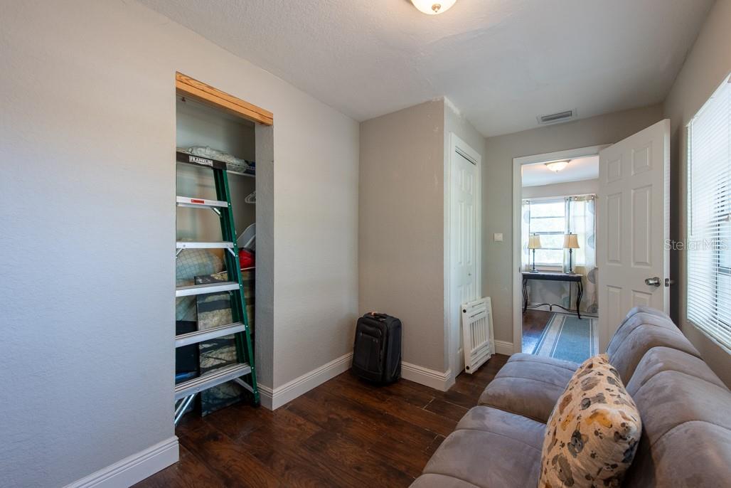 Image 19 of 46 For 5106 15th Avenue S