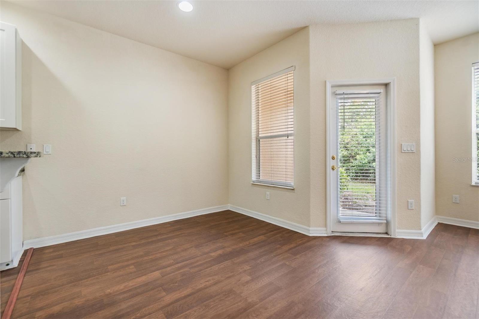 Image 12 of 51 For 3922 Silverlake Way