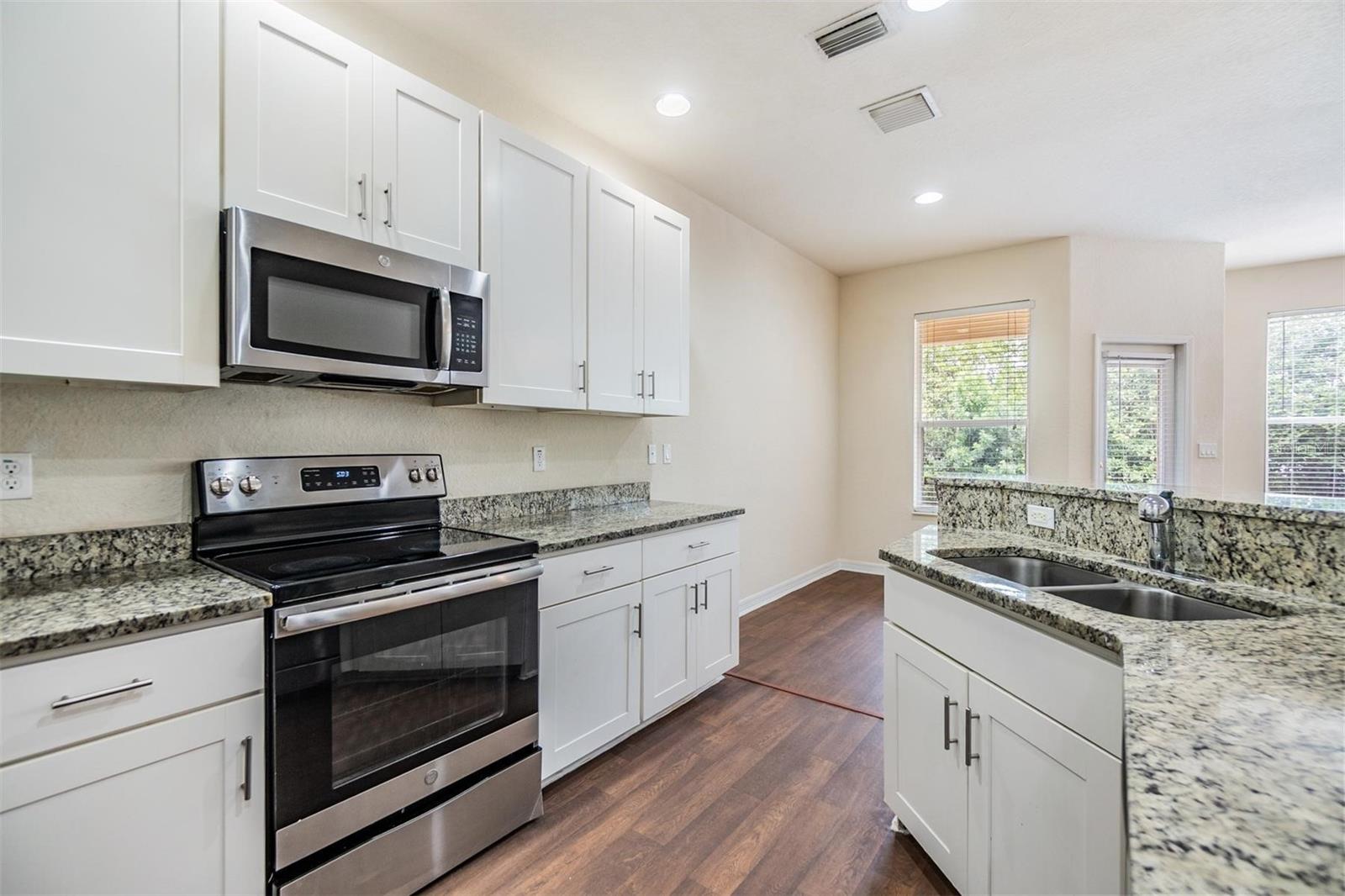 Image 17 of 51 For 3922 Silverlake Way