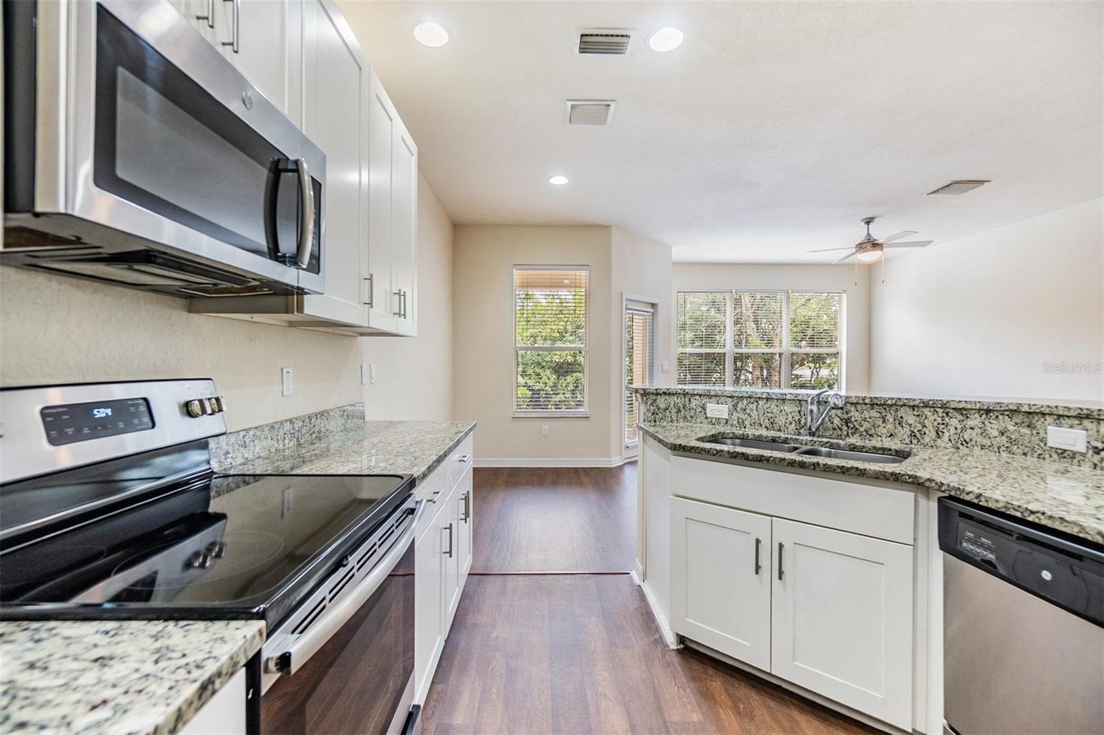 Image 18 of 51 For 3922 Silverlake Way