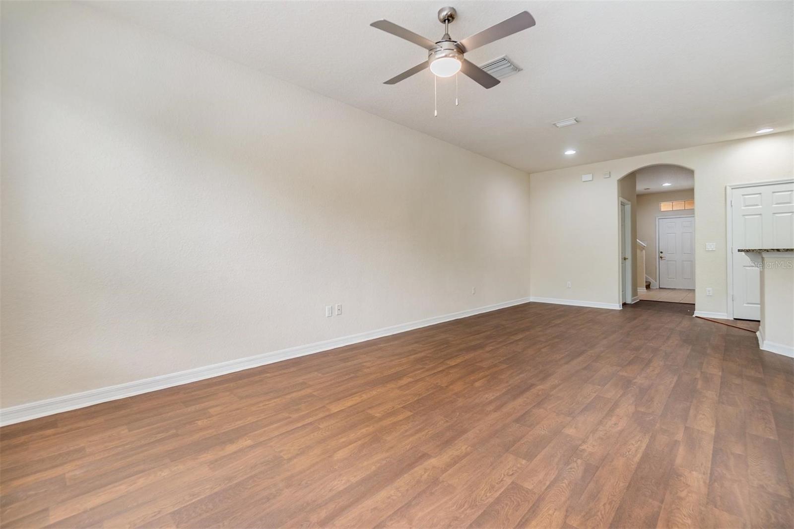 Image 4 of 51 For 3922 Silverlake Way