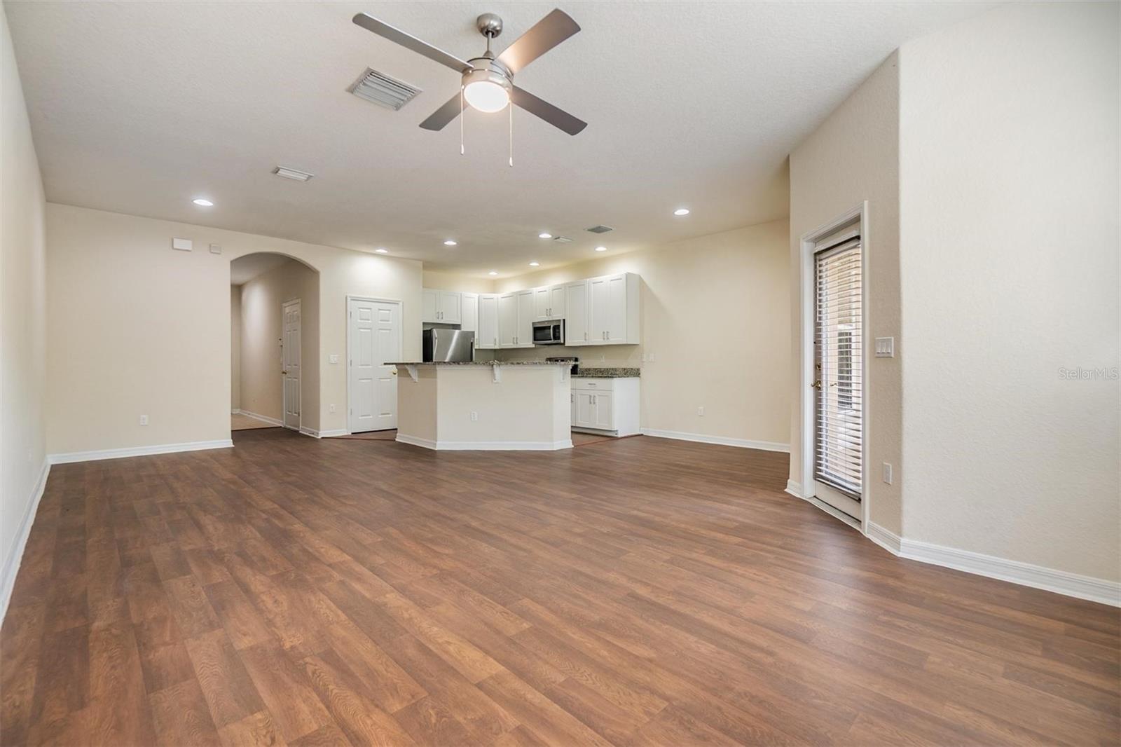 Image 6 of 51 For 3922 Silverlake Way