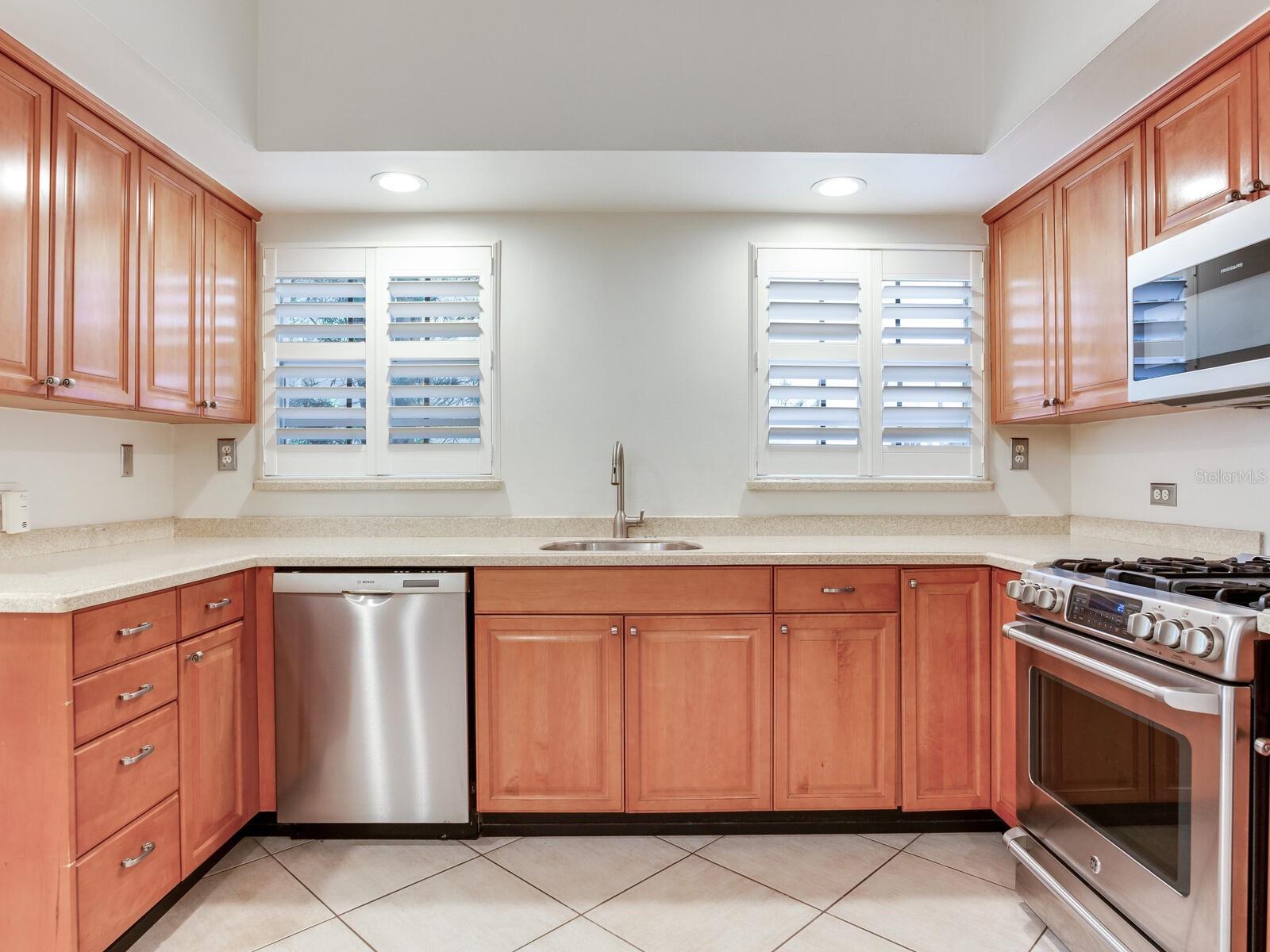 Image 12 of 36 For 4521 Azeele Street