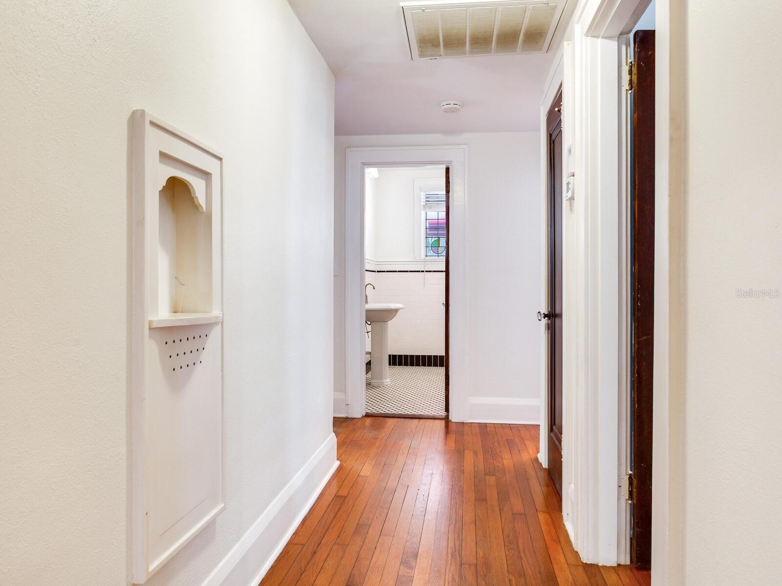 Image 15 of 36 For 4521 Azeele Street
