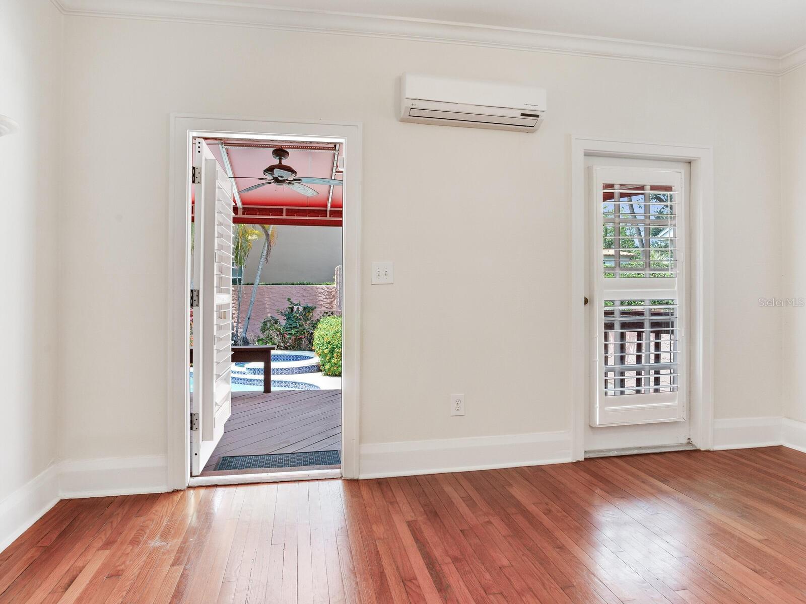Image 16 of 36 For 4521 Azeele Street