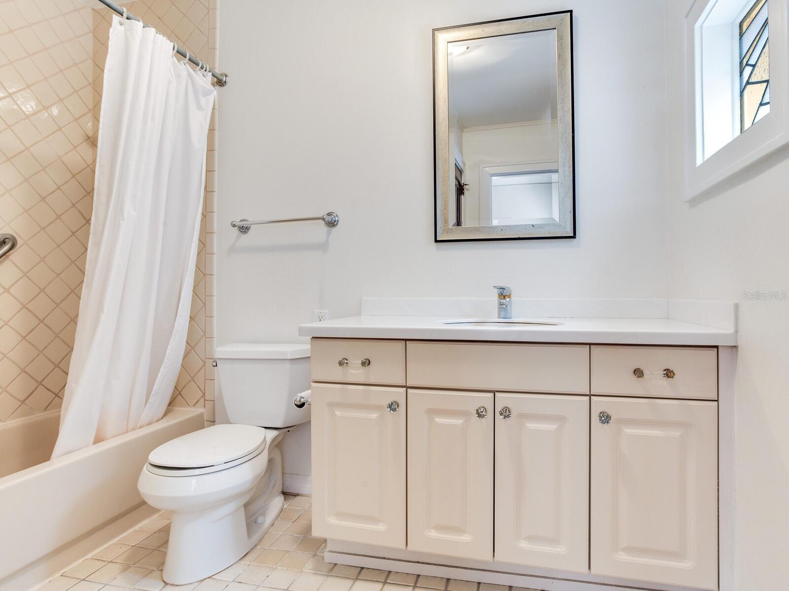 Image 17 of 36 For 4521 Azeele Street