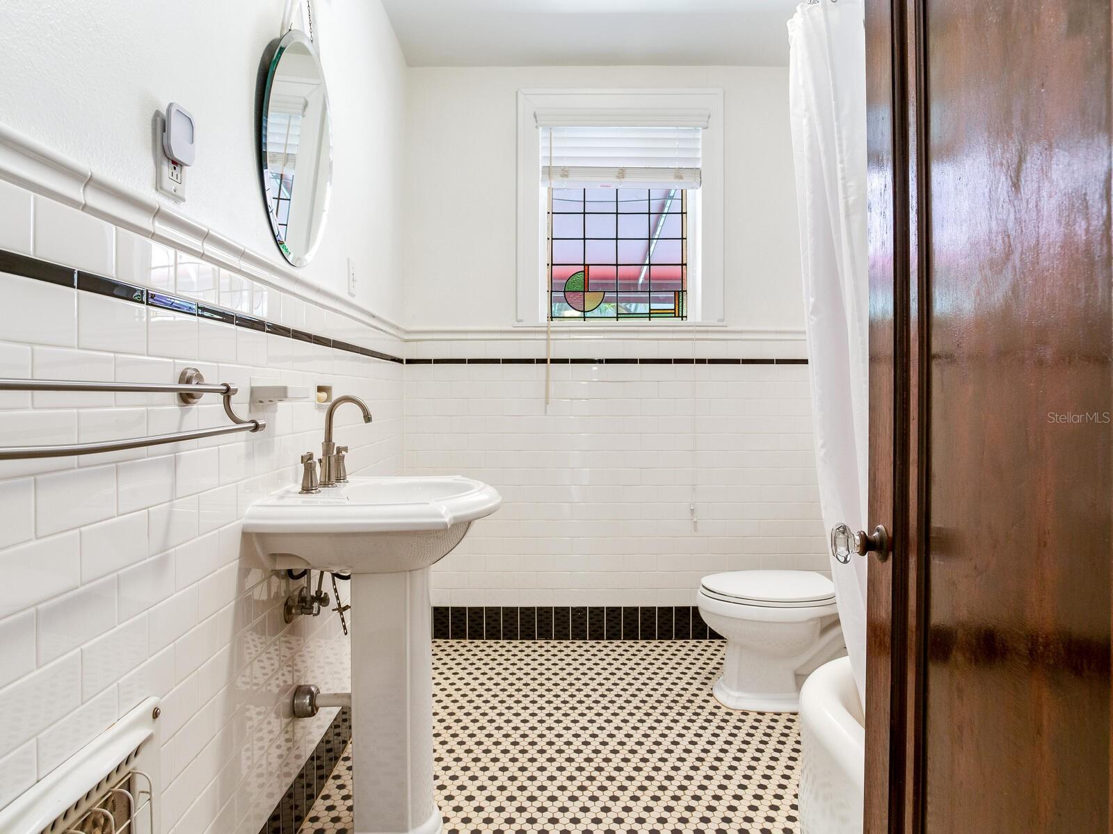 Image 20 of 36 For 4521 Azeele Street