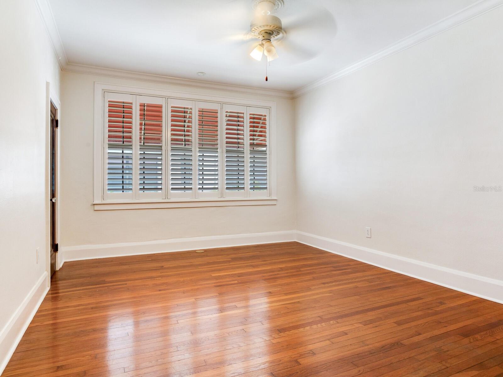 Image 21 of 36 For 4521 Azeele Street