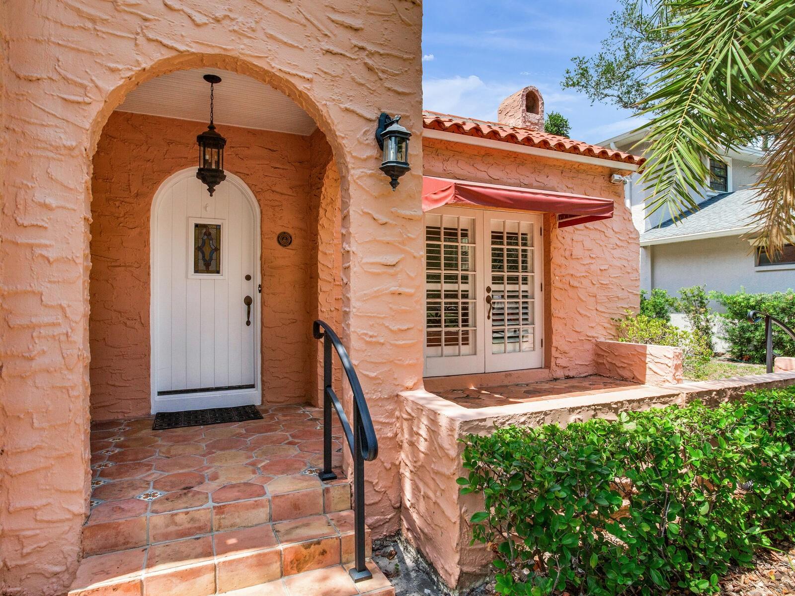 Image 3 of 36 For 4521 Azeele Street