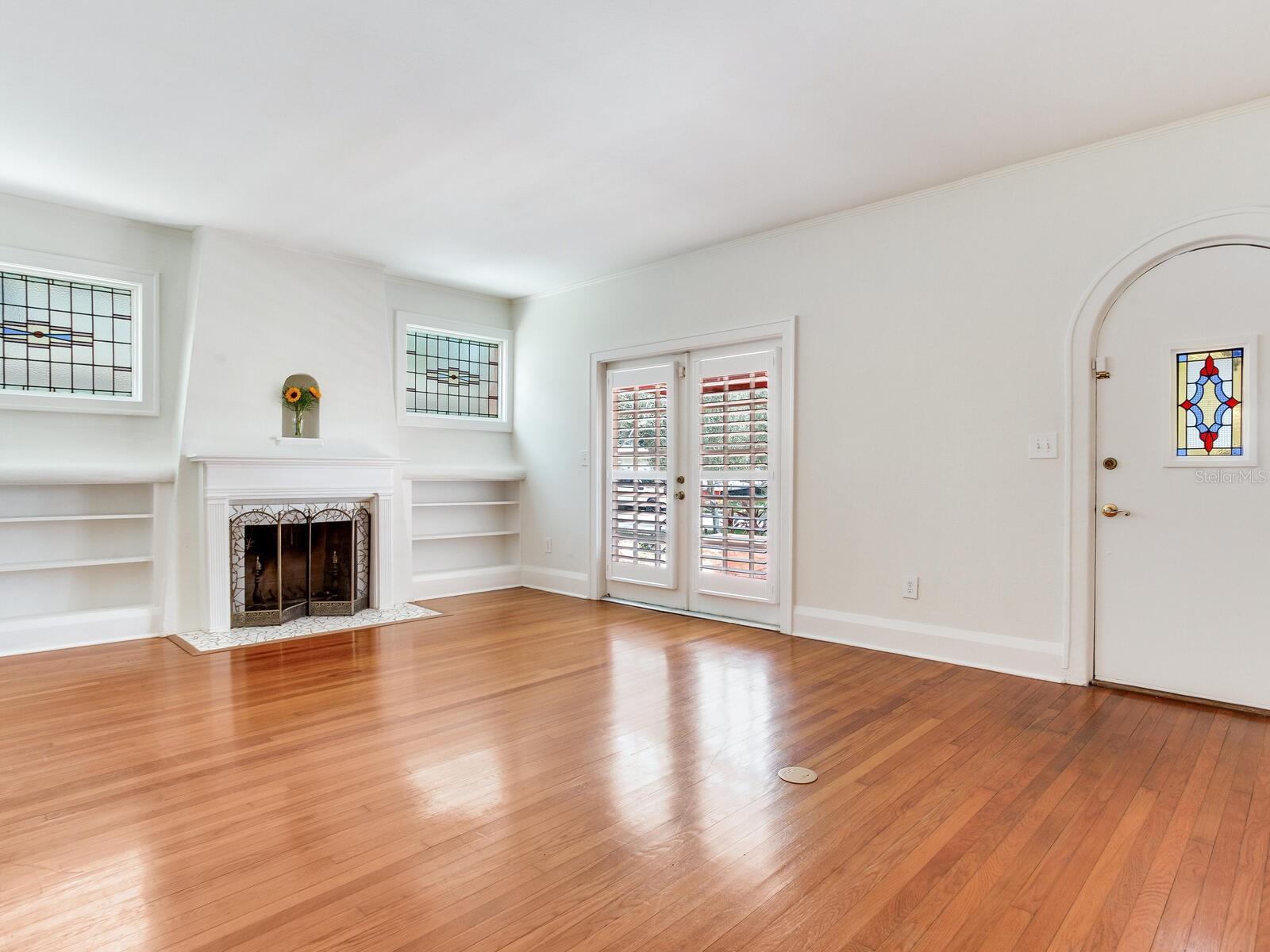 Image 4 of 36 For 4521 Azeele Street