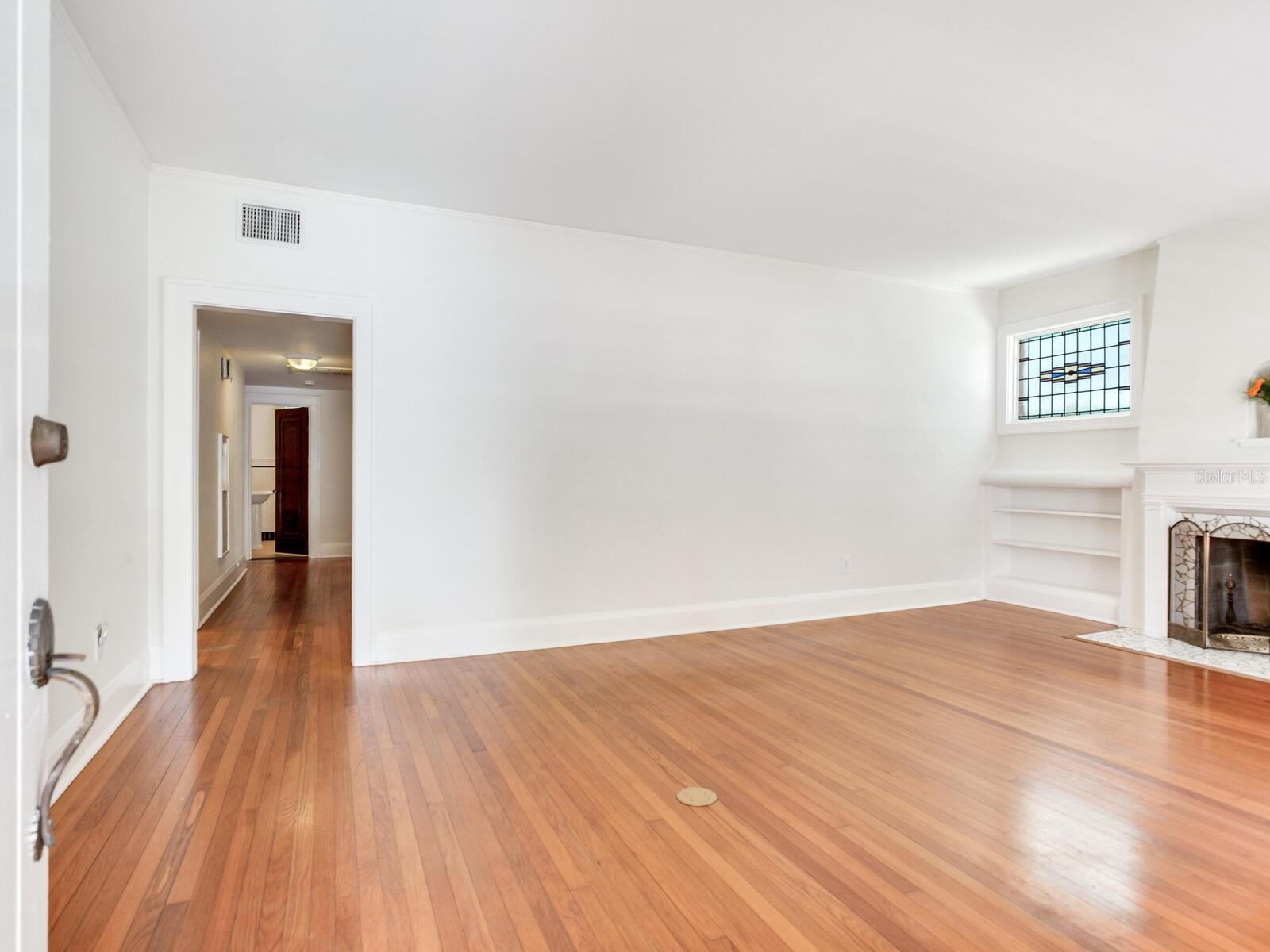 Image 6 of 36 For 4521 Azeele Street