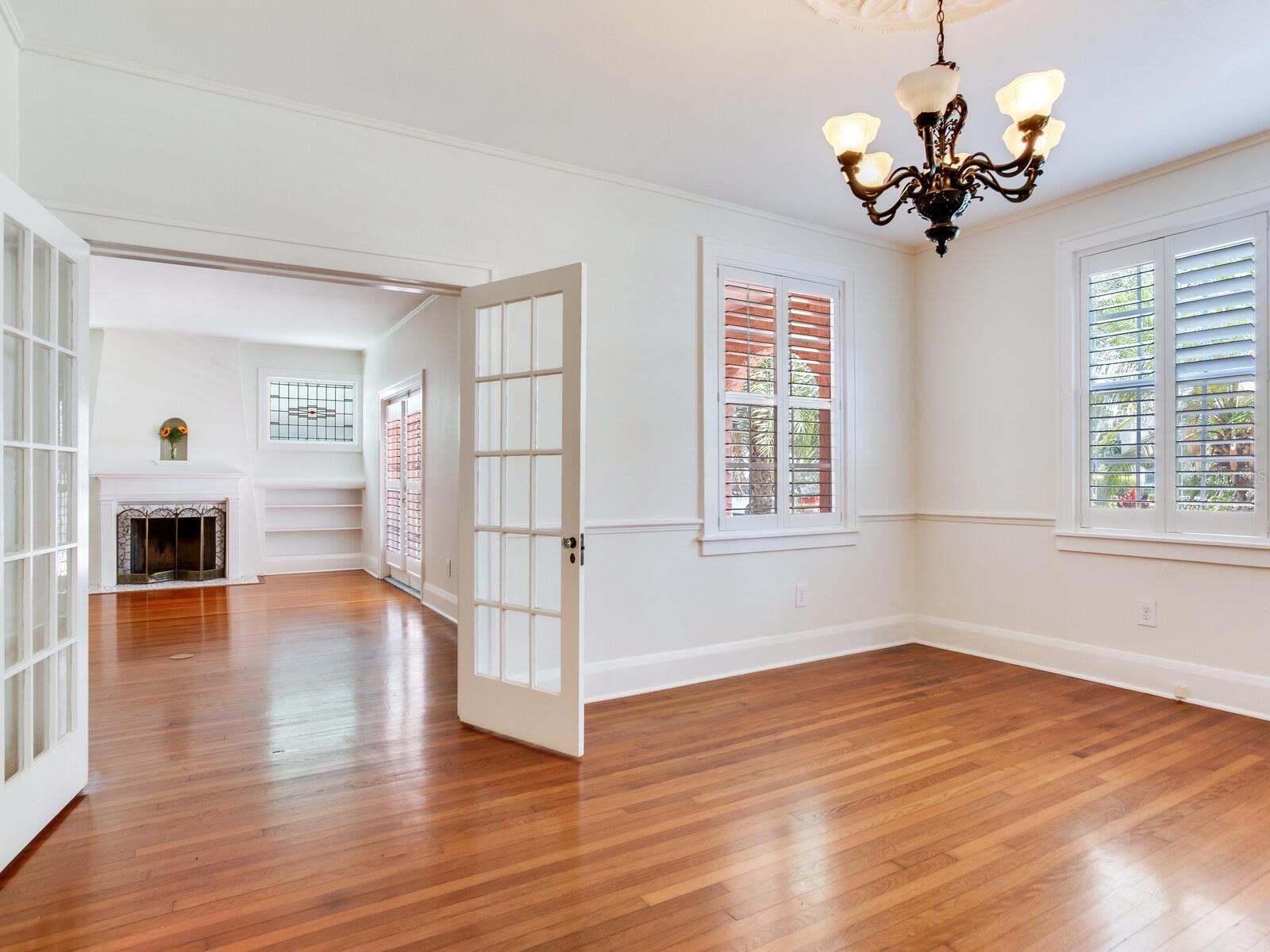 Image 8 of 36 For 4521 Azeele Street