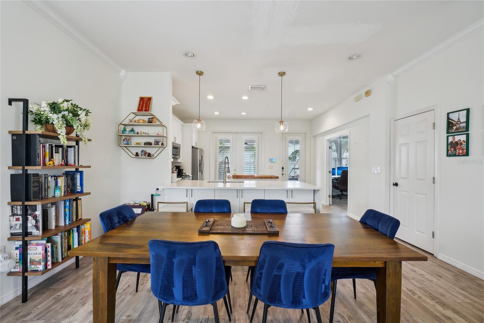 Listing photo id 9 for 2616 11th Street N