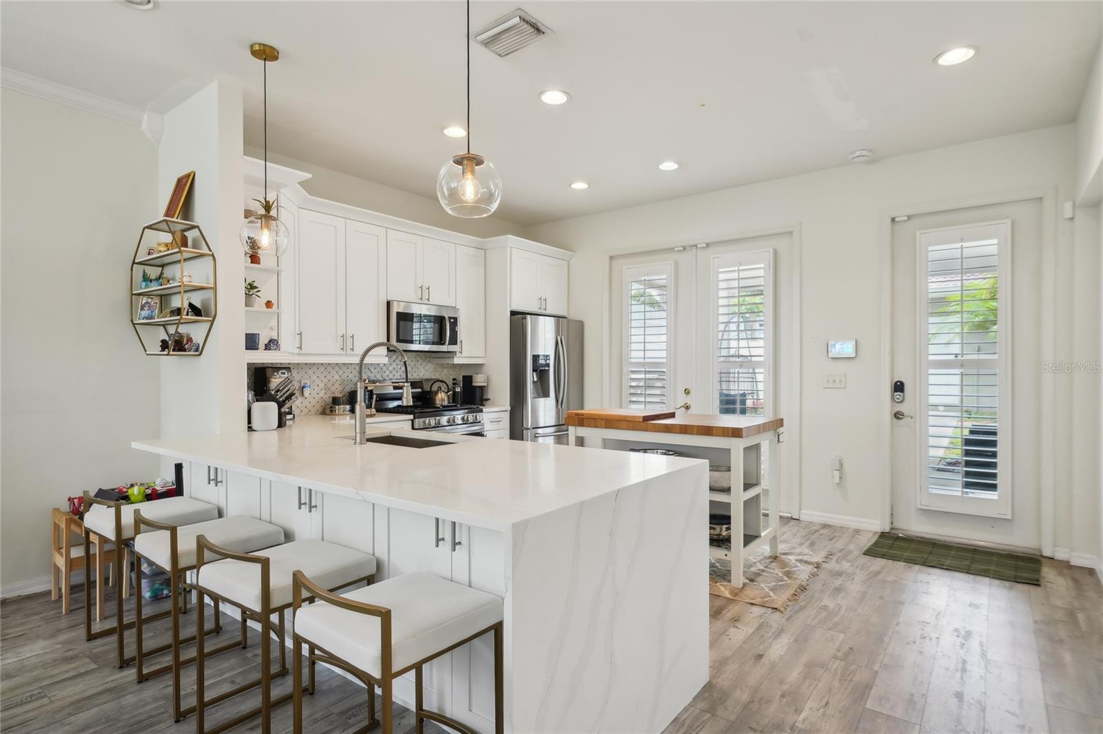 Listing photo id 10 for 2616 11th Street N