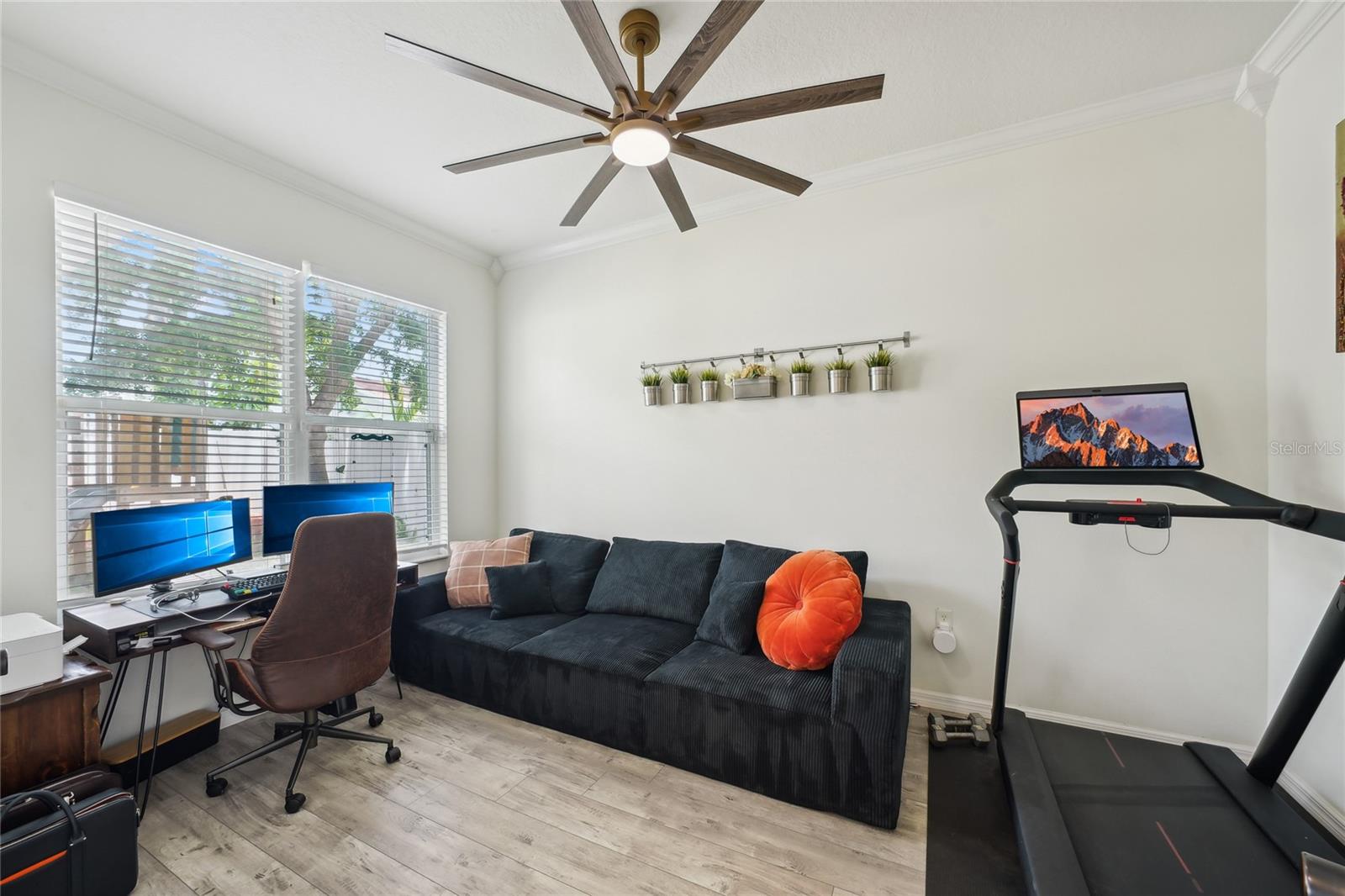 Listing photo id 14 for 2616 11th Street N