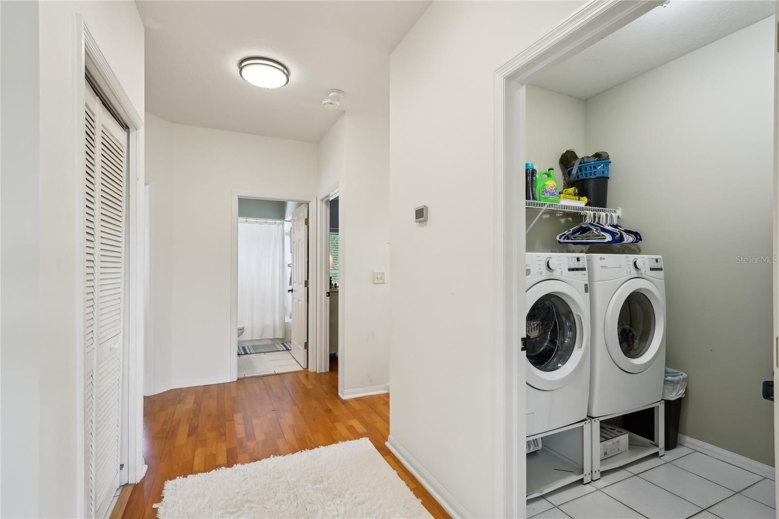 Listing photo id 16 for 2616 11th Street N