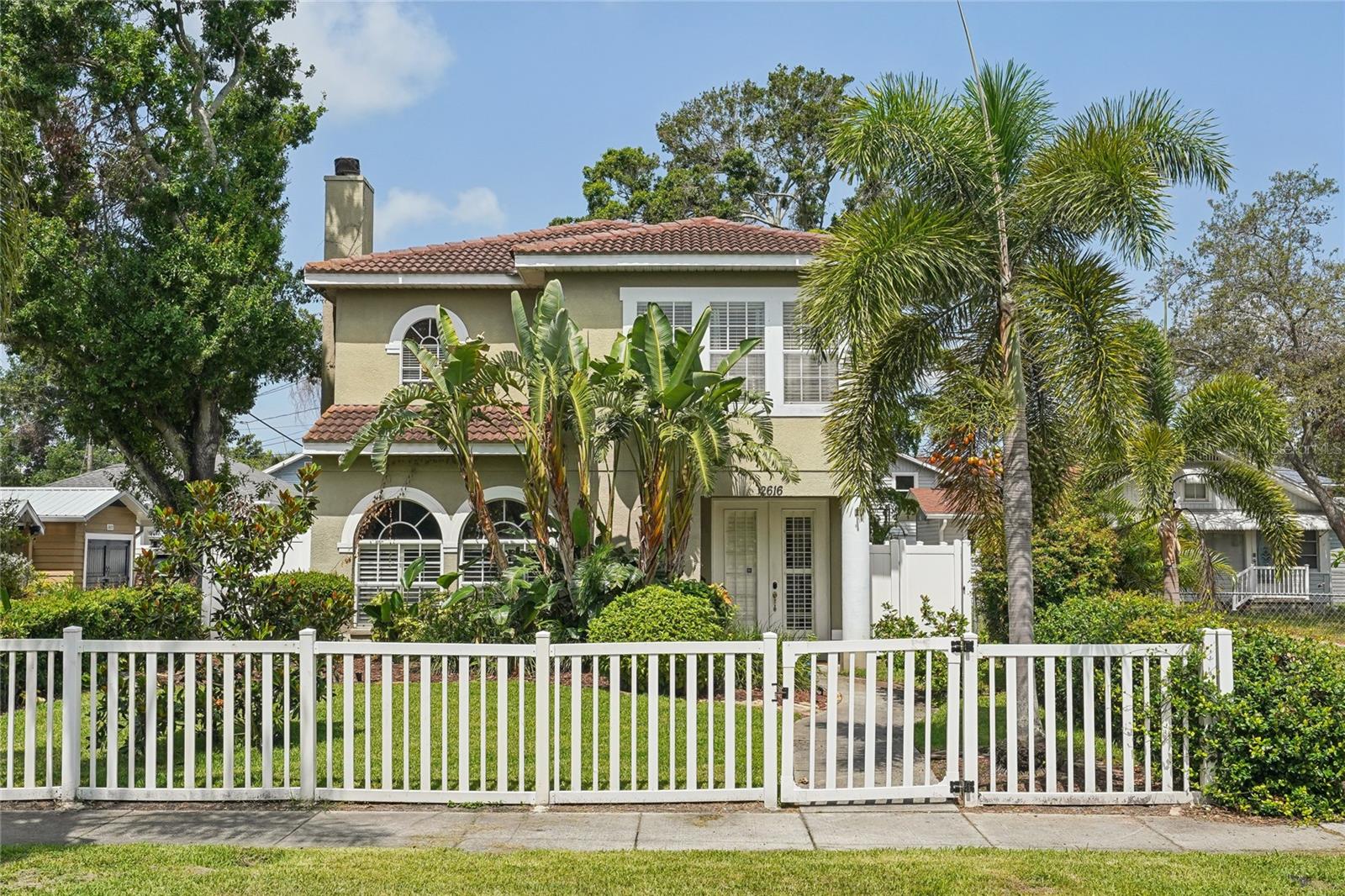 Listing photo id 0 for 2616 11th Street N