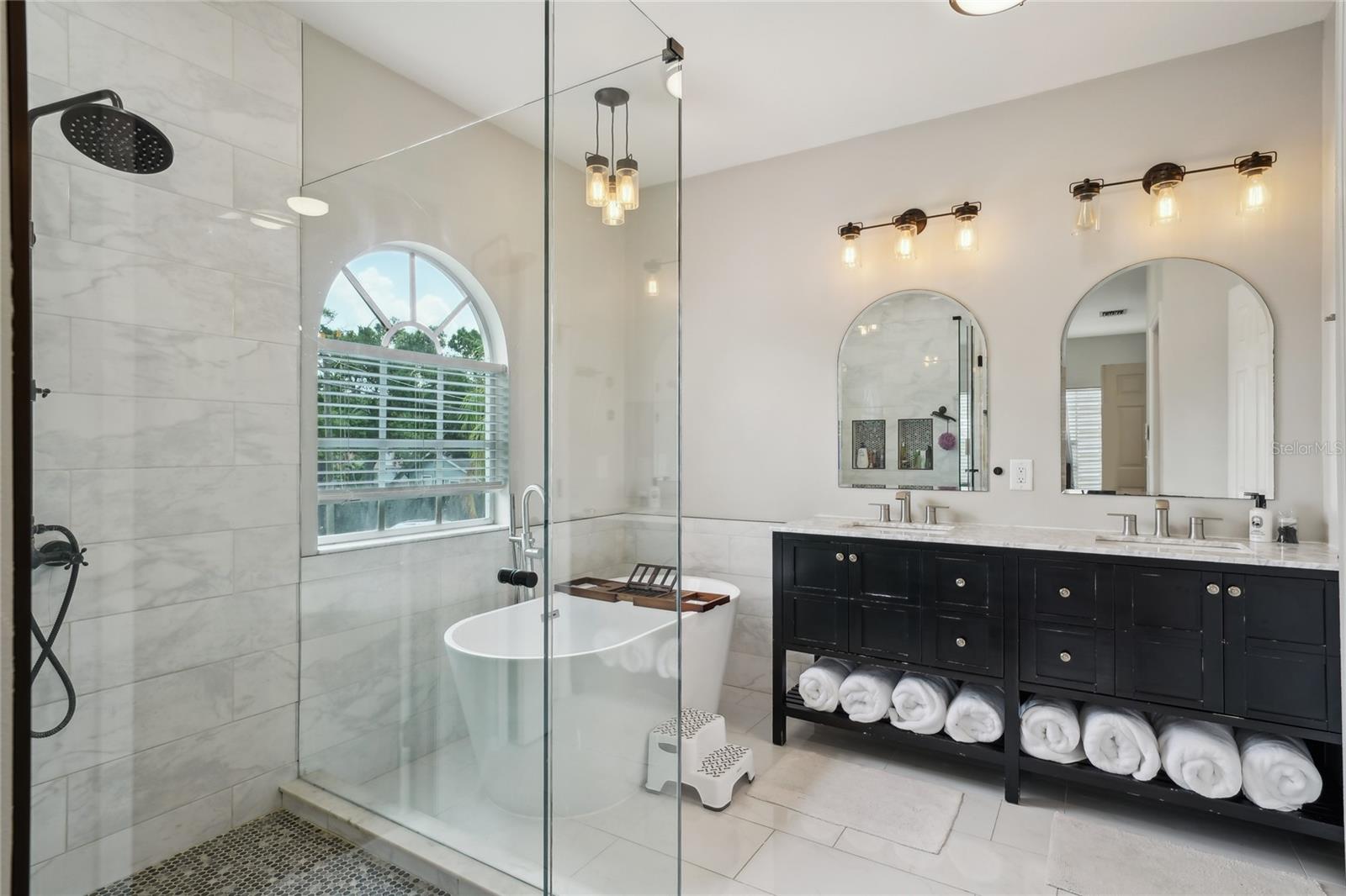 Listing photo id 20 for 2616 11th Street N