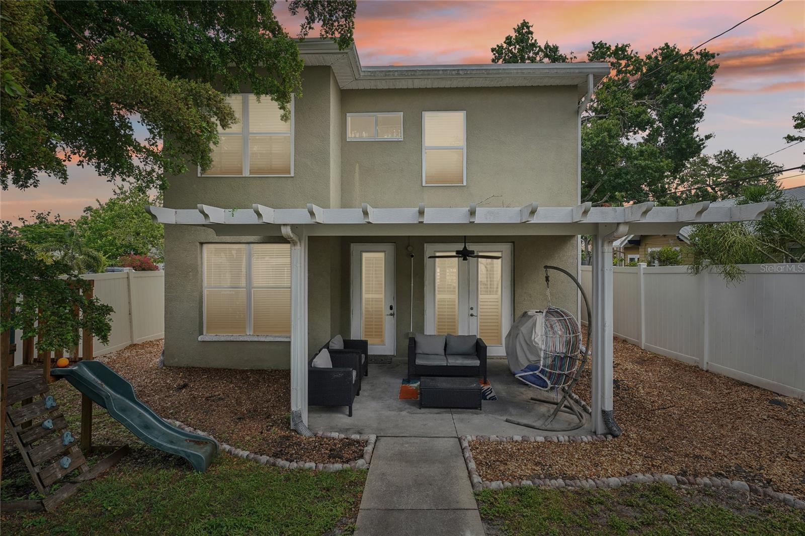 Listing photo id 32 for 2616 11th Street N