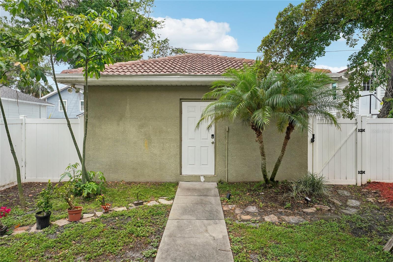 Listing photo id 34 for 2616 11th Street N