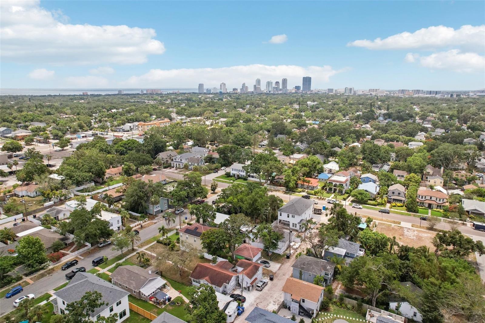 Listing photo id 37 for 2616 11th Street N