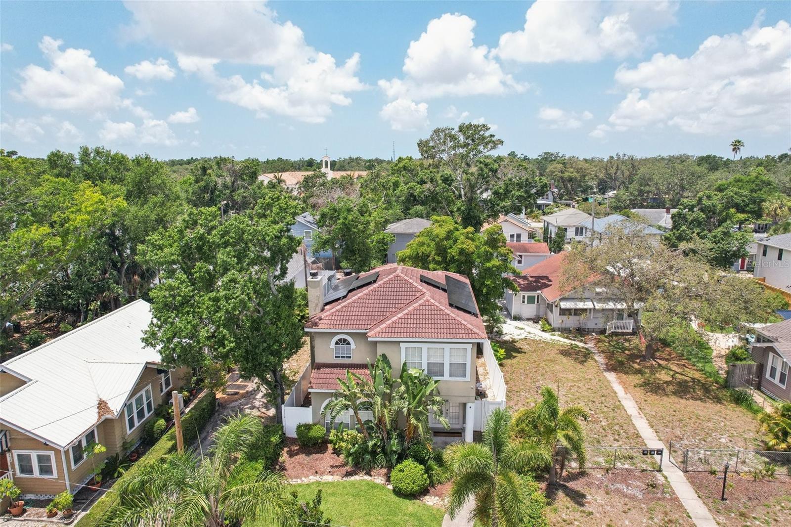 Listing photo id 38 for 2616 11th Street N