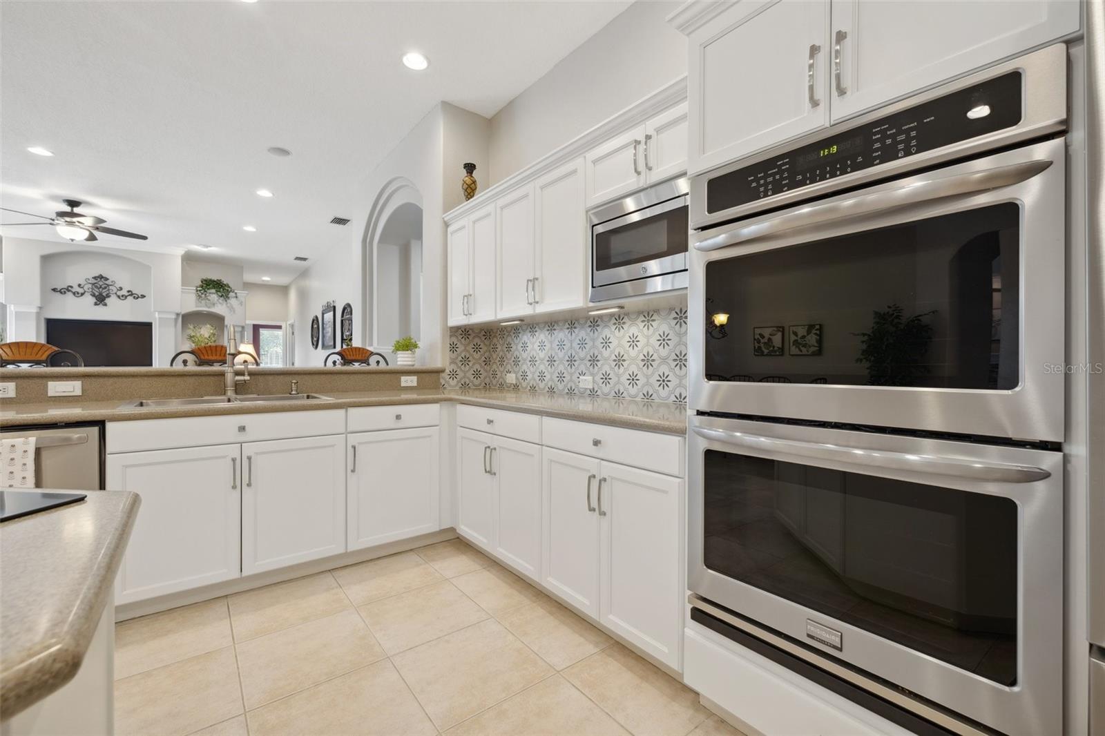 Listing photo id 14 for 9348 Deer Creek Drive