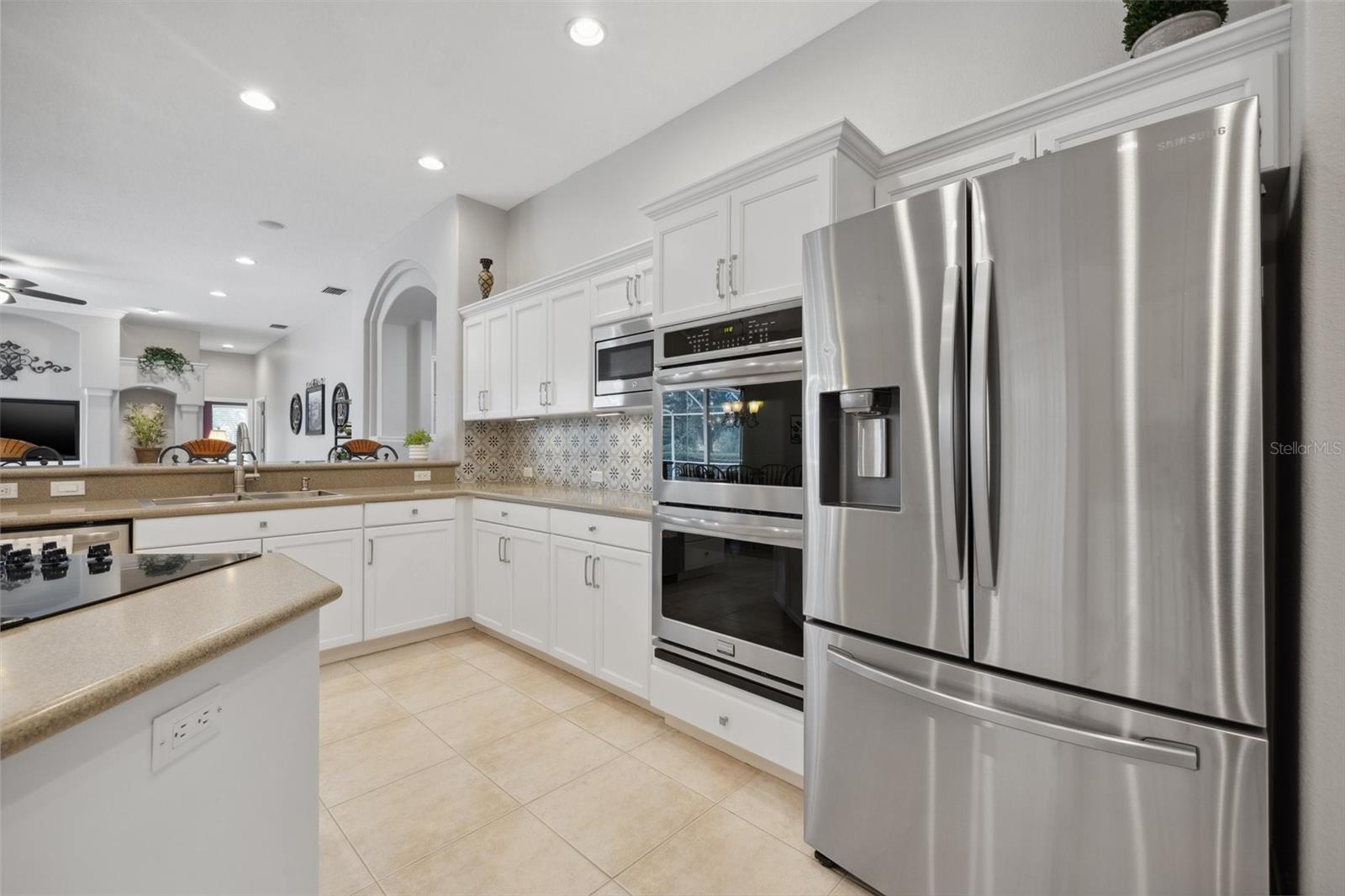 Listing photo id 15 for 9348 Deer Creek Drive