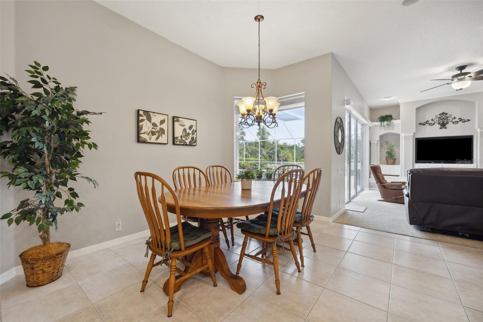Listing photo id 16 for 9348 Deer Creek Drive