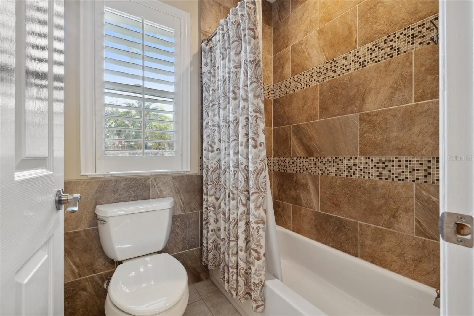 Listing photo id 36 for 9348 Deer Creek Drive