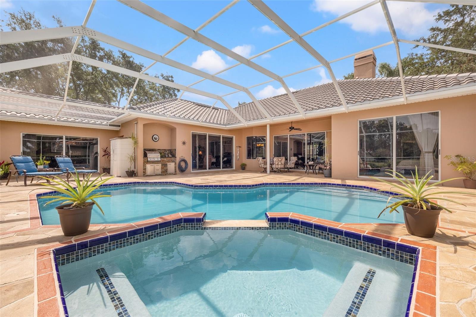 Listing photo id 3 for 9348 Deer Creek Drive