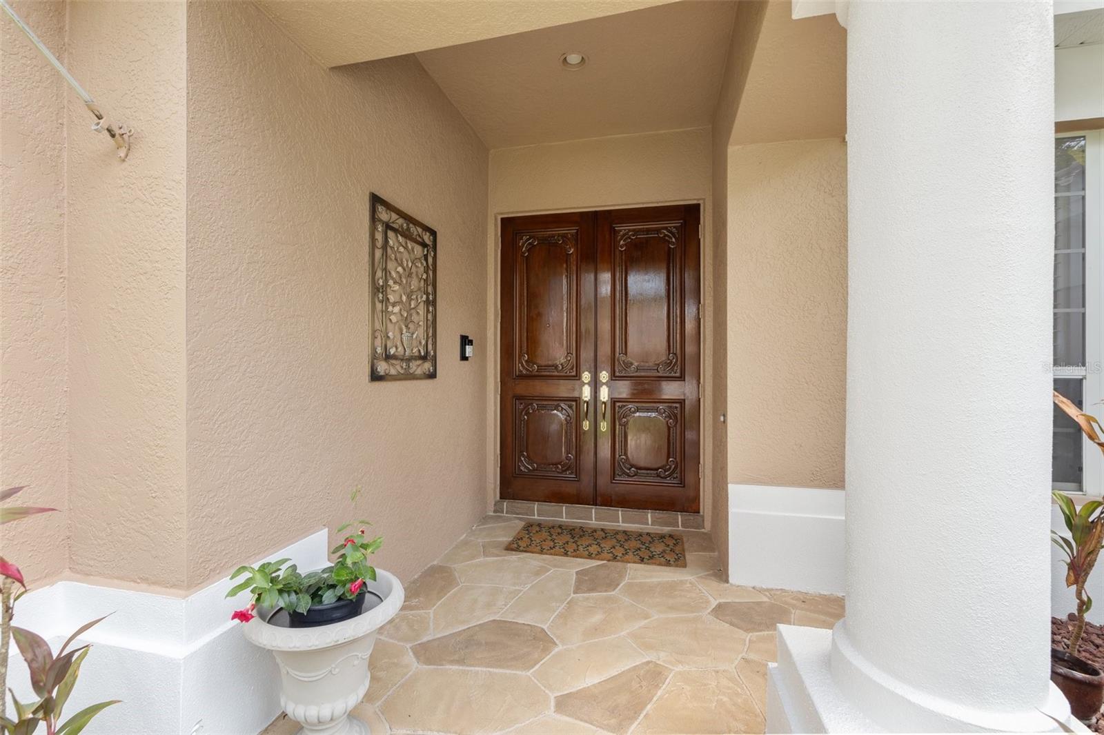 Listing photo id 4 for 9348 Deer Creek Drive