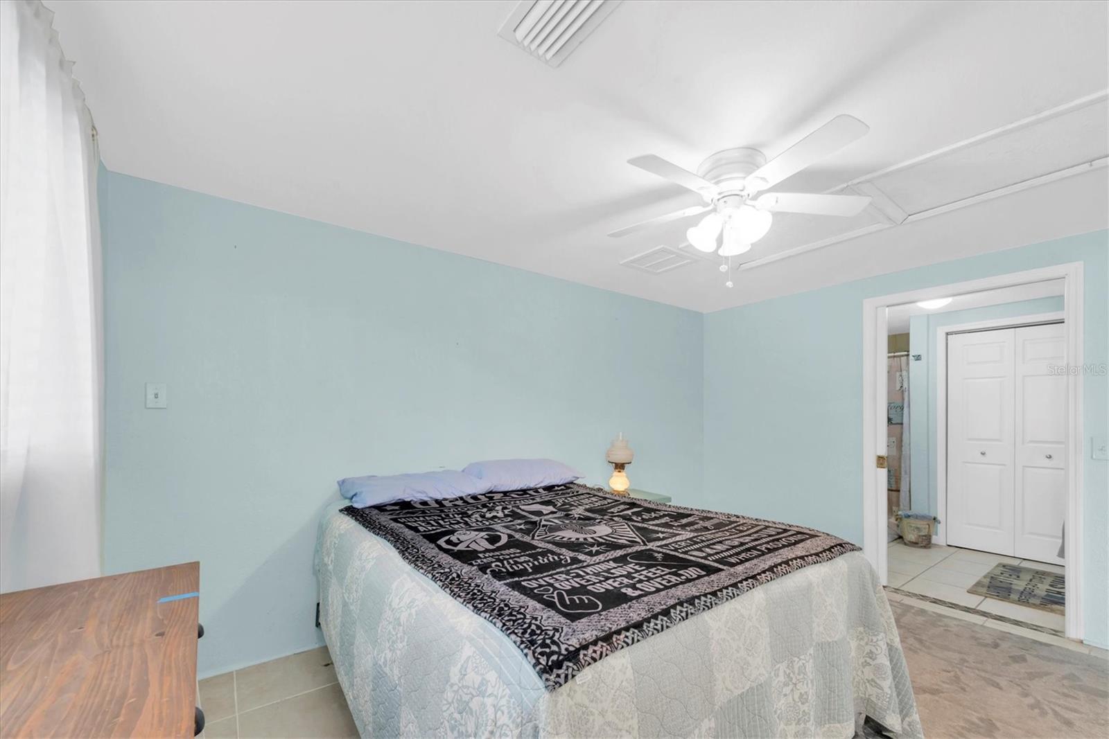 Image 12 of 33 For 5675 Lown Street N