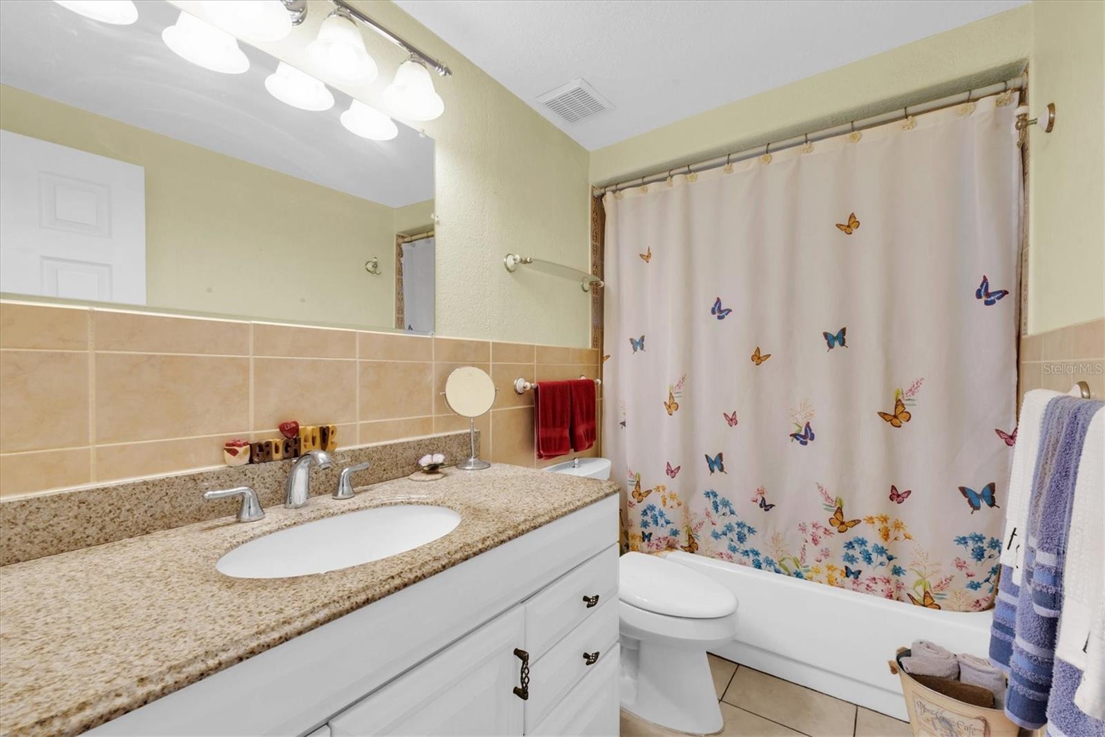Image 17 of 33 For 5675 Lown Street N